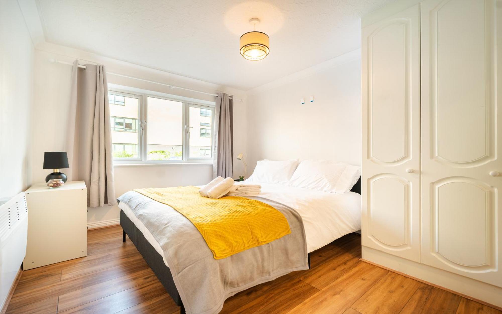 Bright And Spacious Flat With Free Parking Лондон Экстерьер фото